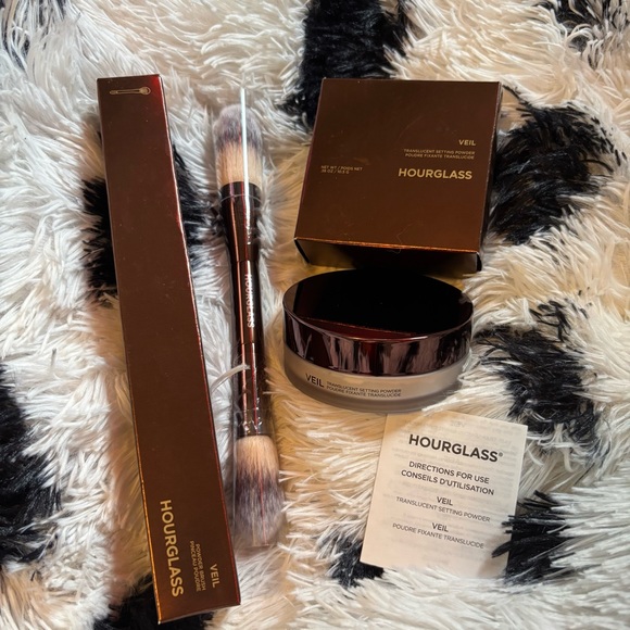 Hourglass Cosmetics Veil Translucent Setting Powder & Veil Powder Brush Bundle - Picture 1 of 6
